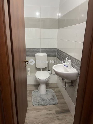 Eladó téglalakás, Kecskeméten 85 M Ft, 3 szobás