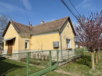 Eladó családi ház, Holládon 24.9 M Ft, 2 szobás