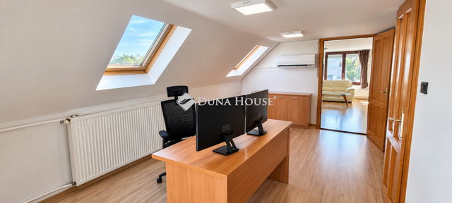 Eladó családi ház, Debrecenben 134.9 M Ft, 9 szobás