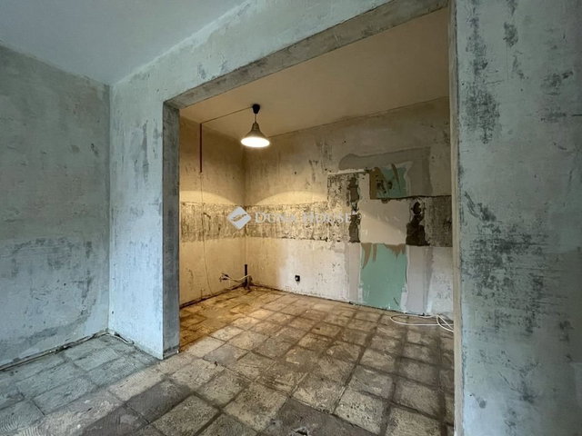 Eladó panellakás, Székesfehérvárott 57 M Ft, 3+1 szobás