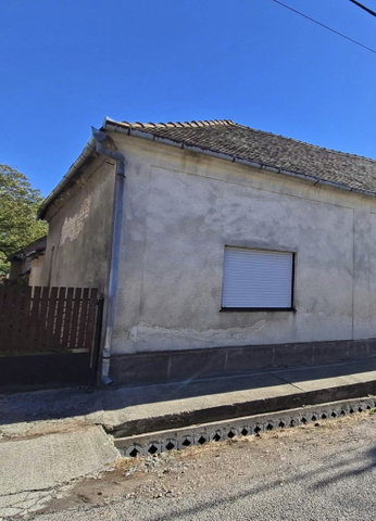 Eladó családi ház, Szentlőrincen 13.99 M Ft, 2 szobás