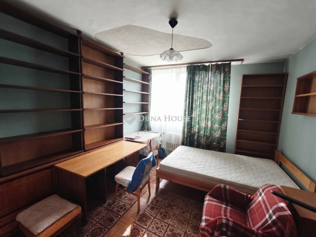Eladó téglalakás, Tatabányán, Komáromi utcában 31.99 M Ft
