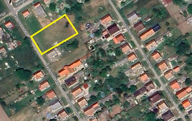 Eladó telek, Decsen, Gárdonyi Géza utcában 6.5 M Ft