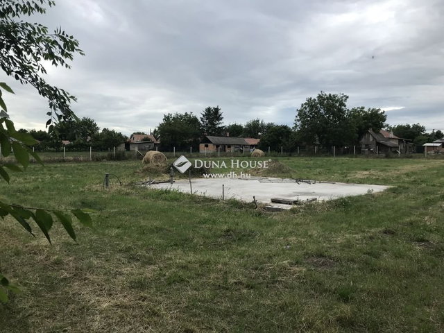 Eladó telek, Besnyőn 25 M Ft / költözzbe.hu