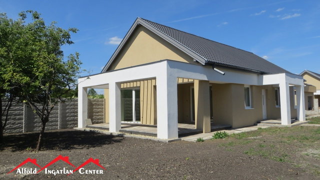 Eladó családi ház, Békéscsabán, Mandula utcában 79.9 M Ft