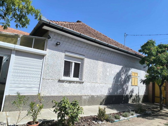Eladó családi ház, Cegléden 69.9 M Ft, 4 szobás