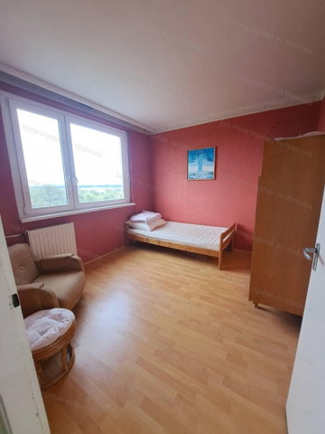 Eladó panellakás, Oroszlányban 34 M Ft, 2+1 szobás