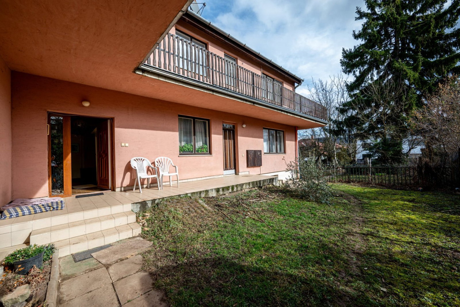 8 bed · 255m² · 240.000.000 ft