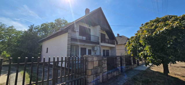 Eladó ikerház, Cserkeszőlőn 25.5 M Ft, 2 szobás