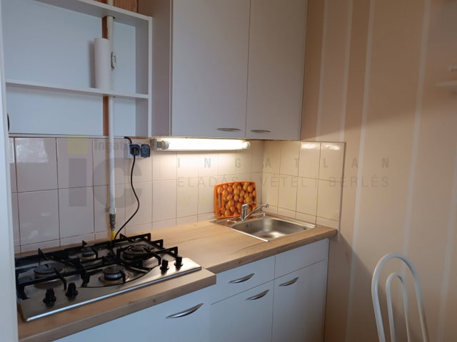 Kiadó panellakás, albérlet, Szegeden 140 E Ft / hó, 1 szobás