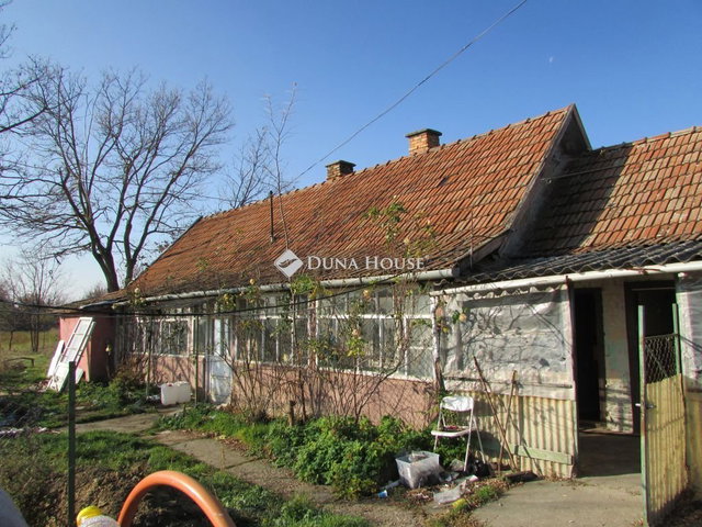 Eladó családi ház, Szentmártonkátán 9.5 M Ft, 3 szobás
