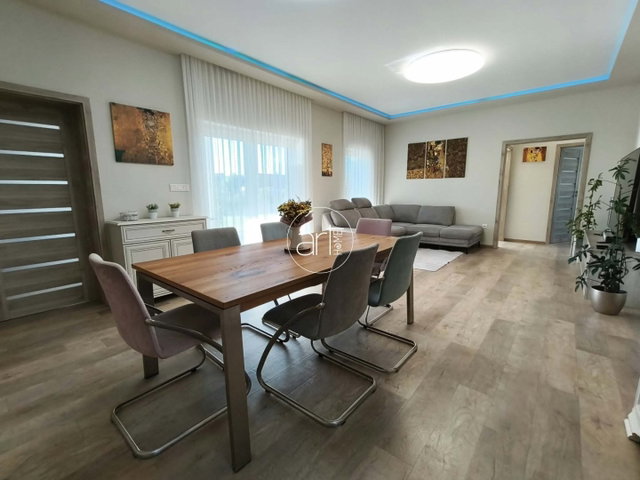 Eladó családi ház, Algyőn 194.9 M Ft, 5 szobás