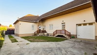 Eladó családi ház, Komáromban, Erdélyi utcában 105 M Ft