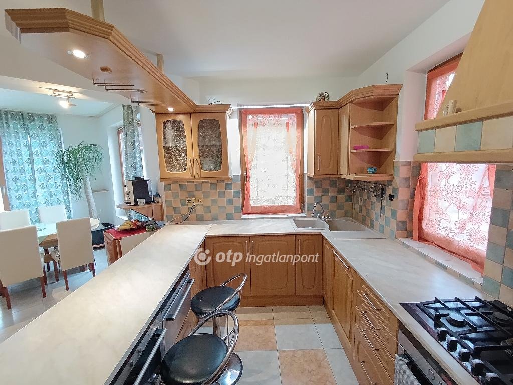 Családi ház · 5 hálószoba · 262 m² · 93.000.000 Ft