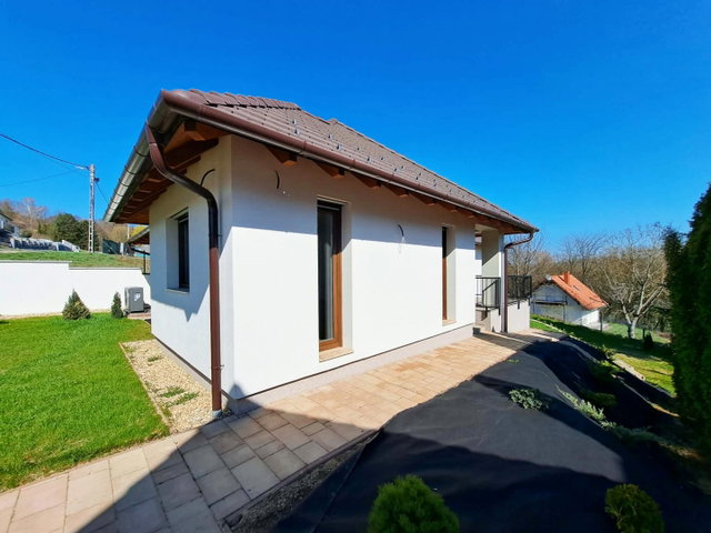 Eladó családi ház, Zalacsányon 149.5 M Ft, 4 szobás