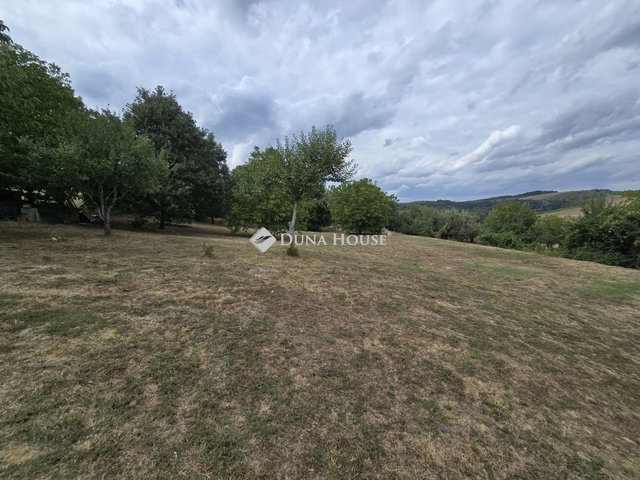 Eladó családi ház, Komlón 74.9 M Ft, 4 szobás