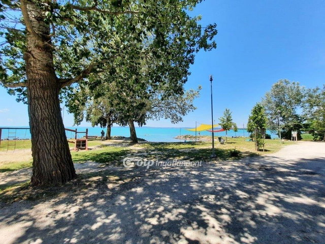 Eladó téglalakás, Balatonakarattyán 171.704 M Ft, 2 szobás