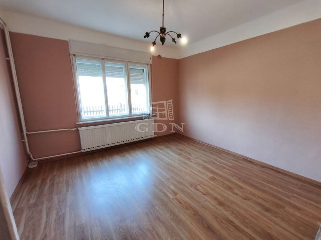 Eladó családi ház, Felsőlajoson 38 M Ft, 1+1 szobás