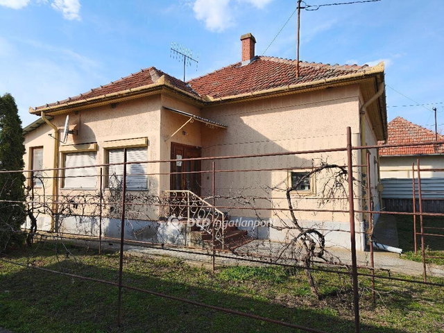 Eladó családi ház, Szegváron 29.75 M Ft, 3 szobás