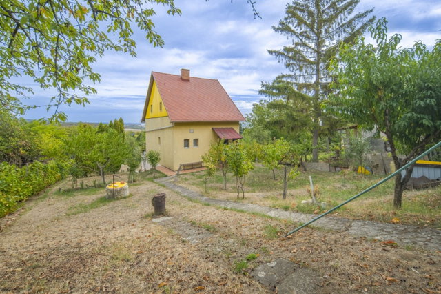 Eladó nyaraló, Pomázon 42.9 M Ft, 3 szobás
