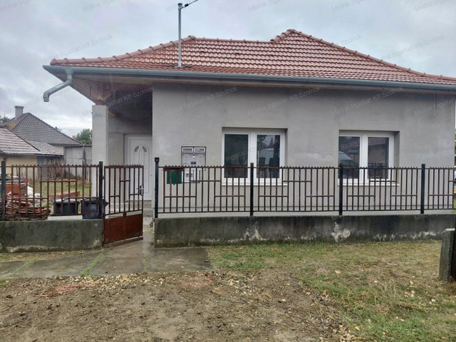Eladó családi ház, Törökszentmiklóson 22.5 M Ft, 3 szobás