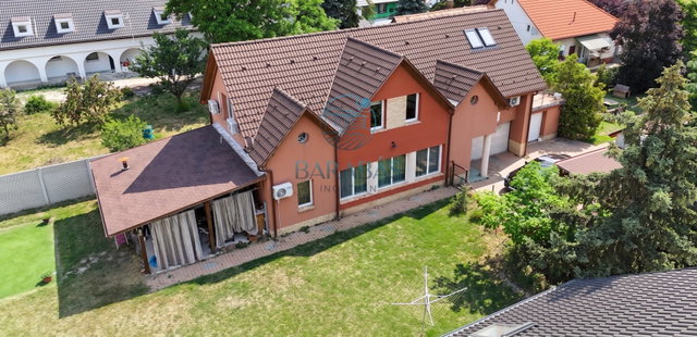 Eladó családi ház, Vecsésen 159.9 M Ft, 6+1 szobás
