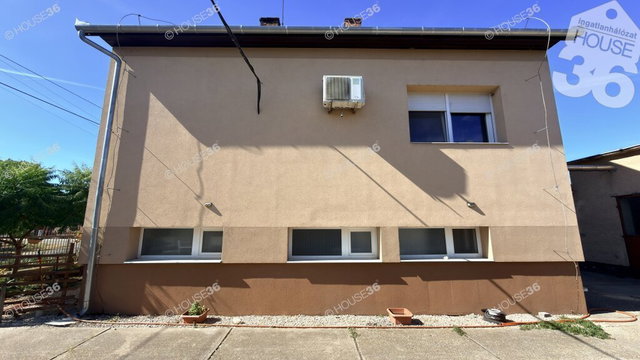 Eladó családi ház, Izsákon 119 M Ft, 7 szobás