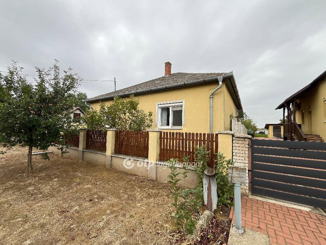 Eladó családi ház, Kálmánházán 39.9 M Ft, 3 szobás
