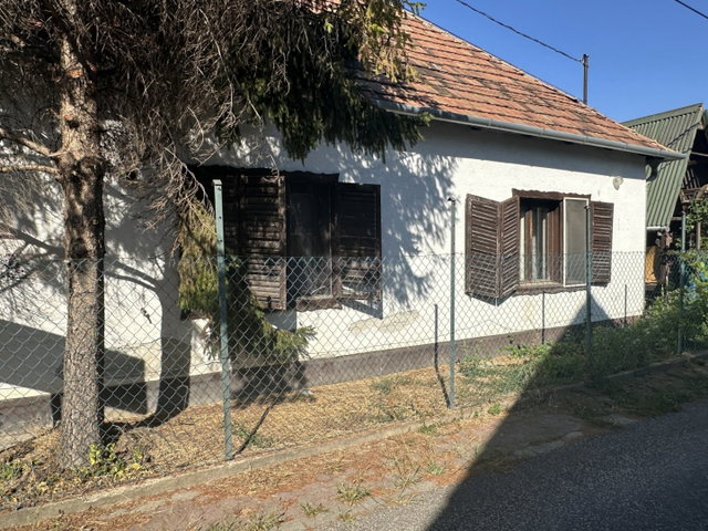 Eladó családi ház, Százhalombattán 54 M Ft, 4 szobás