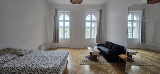 Eladó téglalakás, Budapesten, VI. kerületben 91 M Ft, 1 szobás