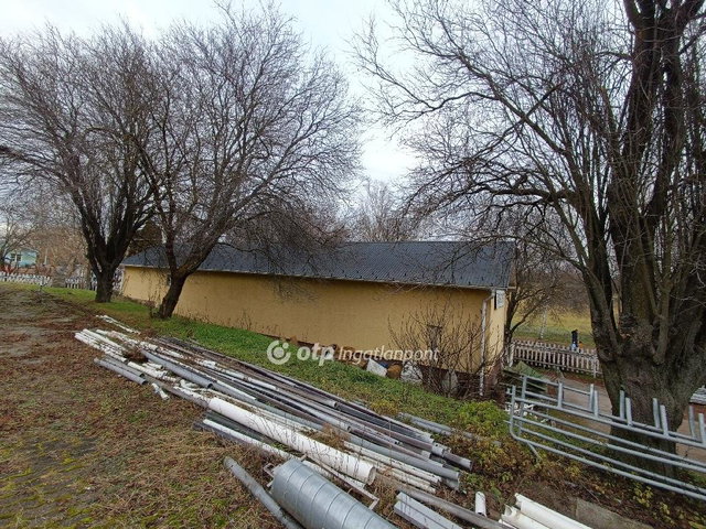 Eladó ipari ingatlan, Herceghalomon 85 M Ft / költözzbe.hu