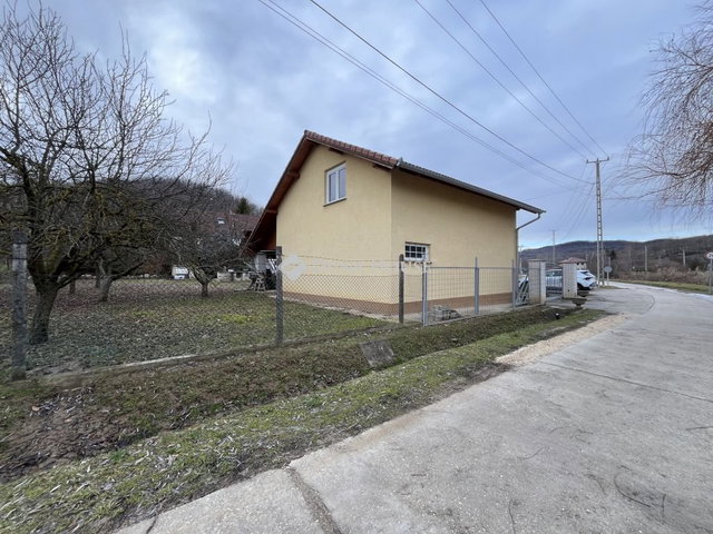Eladó mezogazdasagi ingatlan, Szekszárdon 37 M Ft