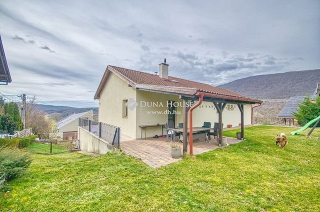 Eladó családi ház, Pilisszentkereszten 279.9 M Ft, 5 szobás