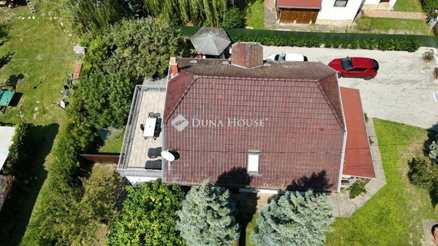 Eladó családi ház, Zamárdiban 179.9 M Ft, 8 szobás