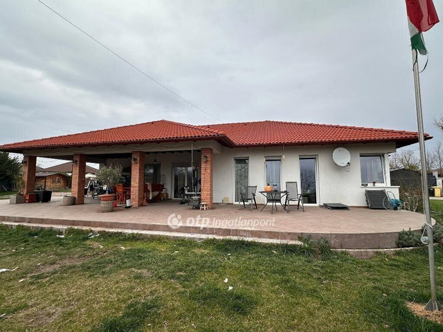 Eladó családi ház, Délegyházán 179 M Ft, 5 szobás