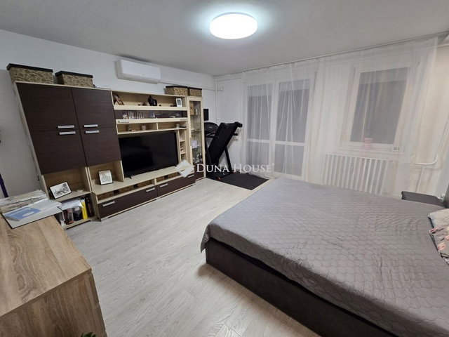 Eladó panellakás, Veszprémben, Klapka György utcában 61.9 M Ft
