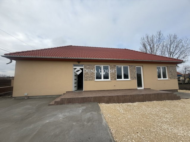 Eladó családi ház, Törtelen, Luzsányi Pál úton 54.9 M Ft