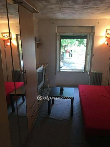 Eladó téglalakás, Pécsett 25 M Ft, 1 szobás