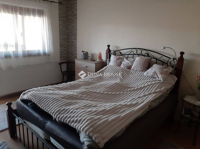 Eladó családi ház, Gyöngyösön 88.9 M Ft, 4 szobás