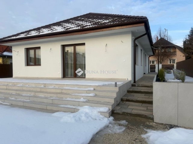 Eladó családi ház, Ceglédbercelen 195 M Ft, 4 szobás