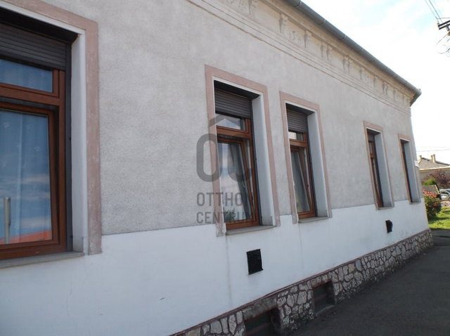 Eladó ikerház, Pápán 40 M Ft, 3 szobás / költözzbe.hu