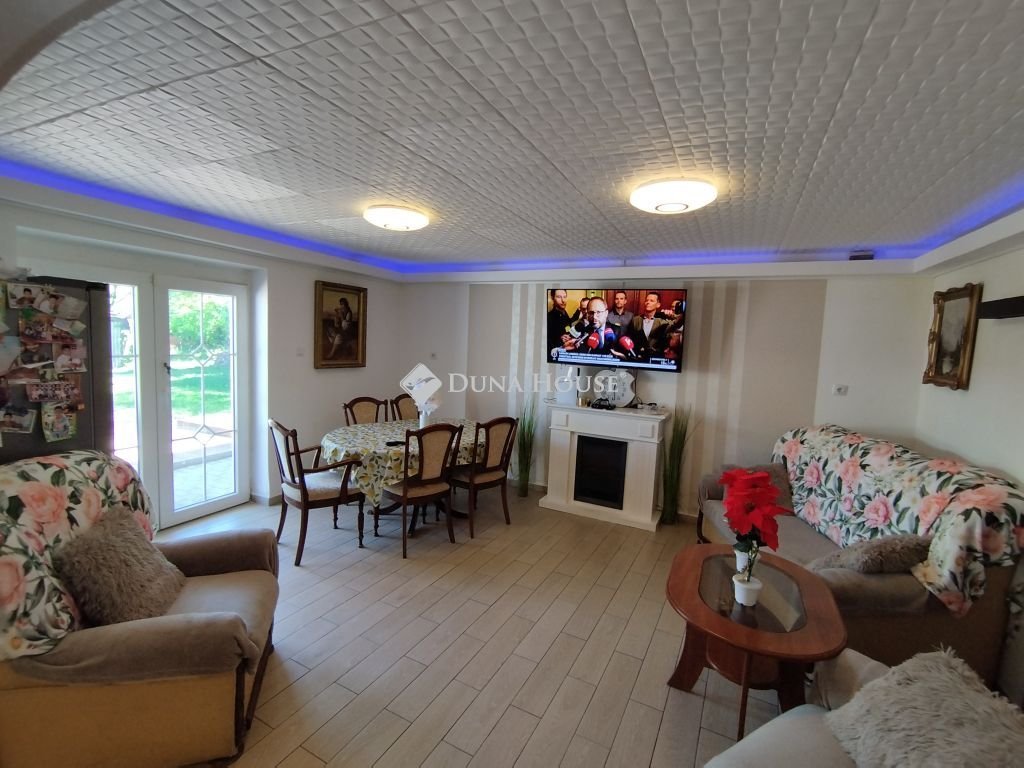 4 bed · 151m² · 74.990.000 ft