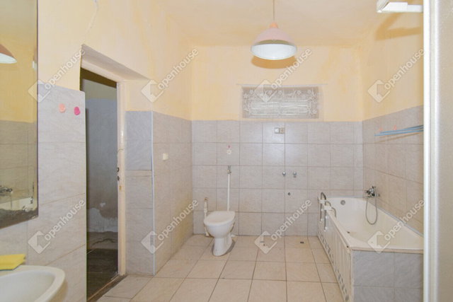 Eladó családi ház, Szegeden 69.9 M Ft, 2 szobás