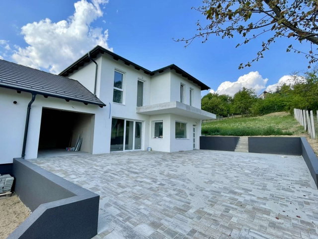 Eladó ikerház, Gödöllőn 164 M Ft, 4 szobás