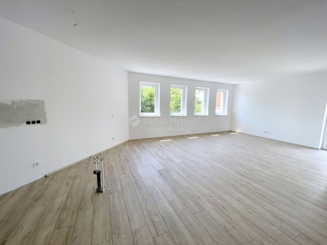 Eladó téglalakás, Kecskeméten 99.9 M Ft, 4 szobás