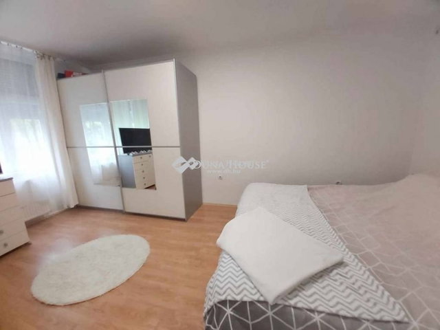 Eladó sorház, Pécsett 99.99 M Ft, 4 szobás