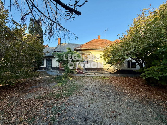 Eladó családi ház, Cegléden 40 M Ft, 4 szobás