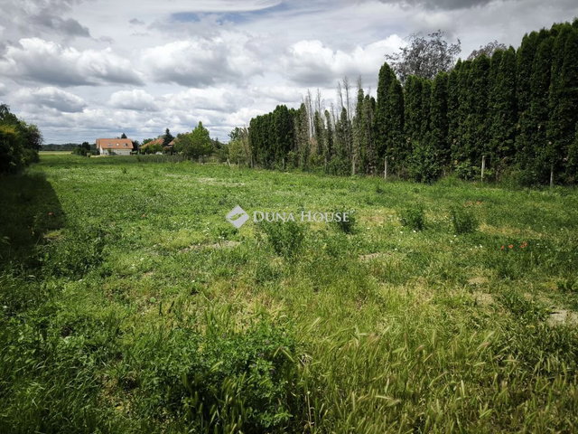 Eladó telek, Győrújfalun 75 M Ft / költözzbe.hu
