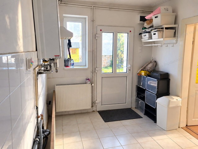 Eladó családi ház, Bicskén 32 M Ft, 2 szobás