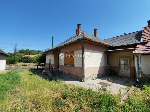 Eladó családi ház, Pincehelyen 18 M Ft, 4 szobás
